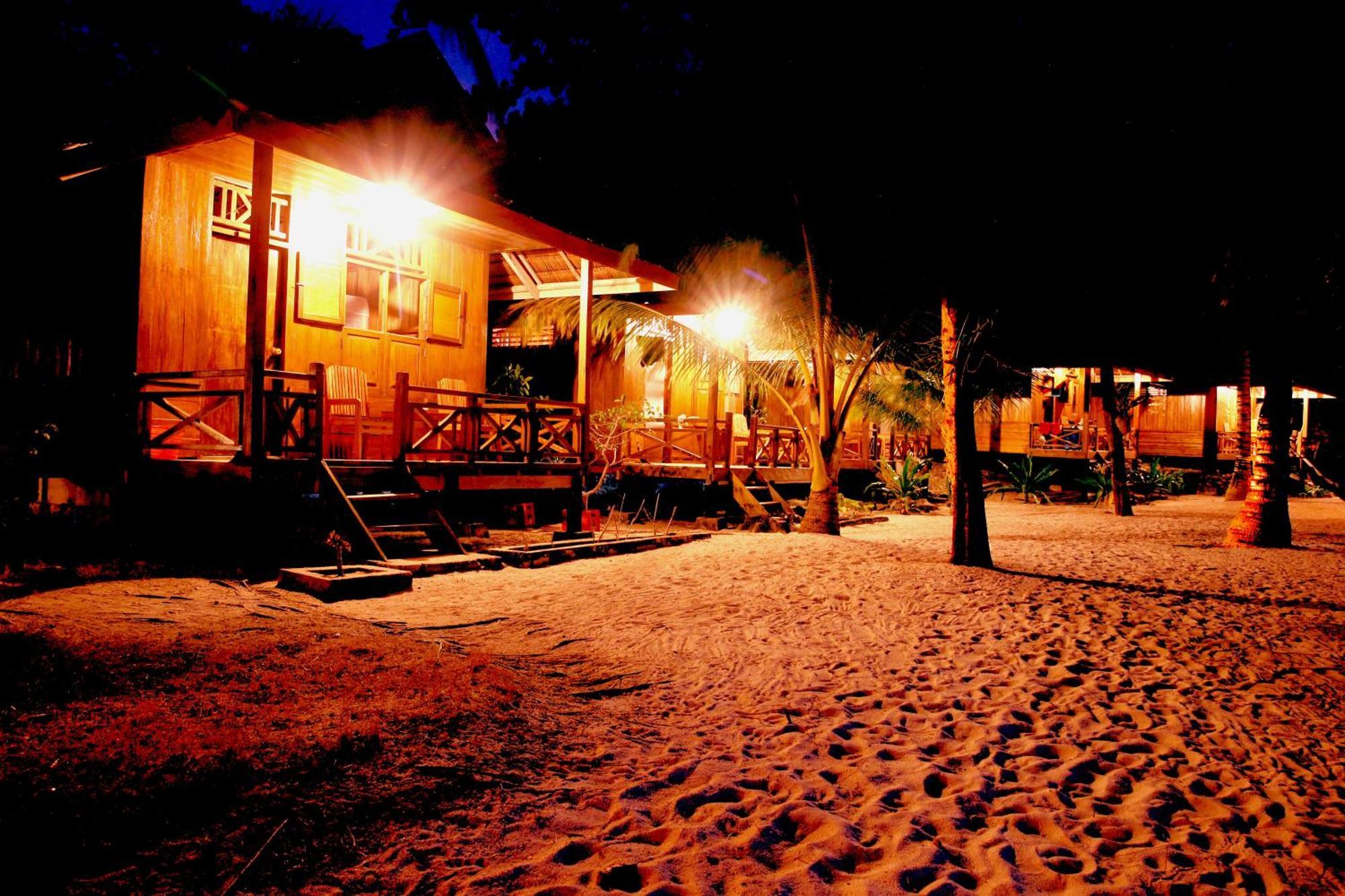 Bolilanga Island Resort - Togean Island Angkayo エクステリア 写真