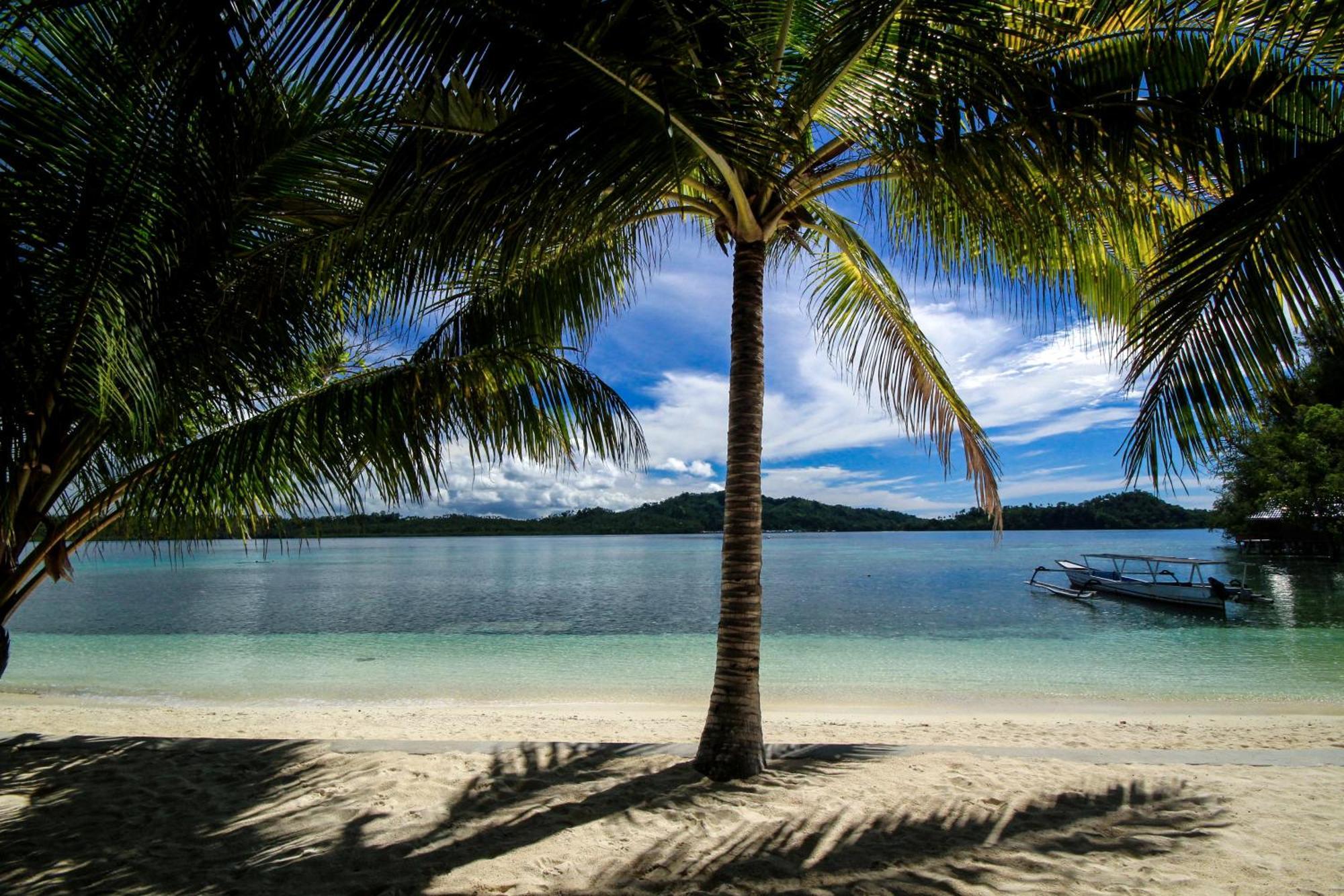 Bolilanga Island Resort - Togean Island Angkayo エクステリア 写真